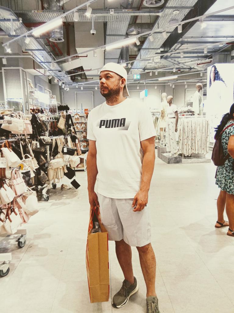 614188638: Chico busca chica en Barcelona