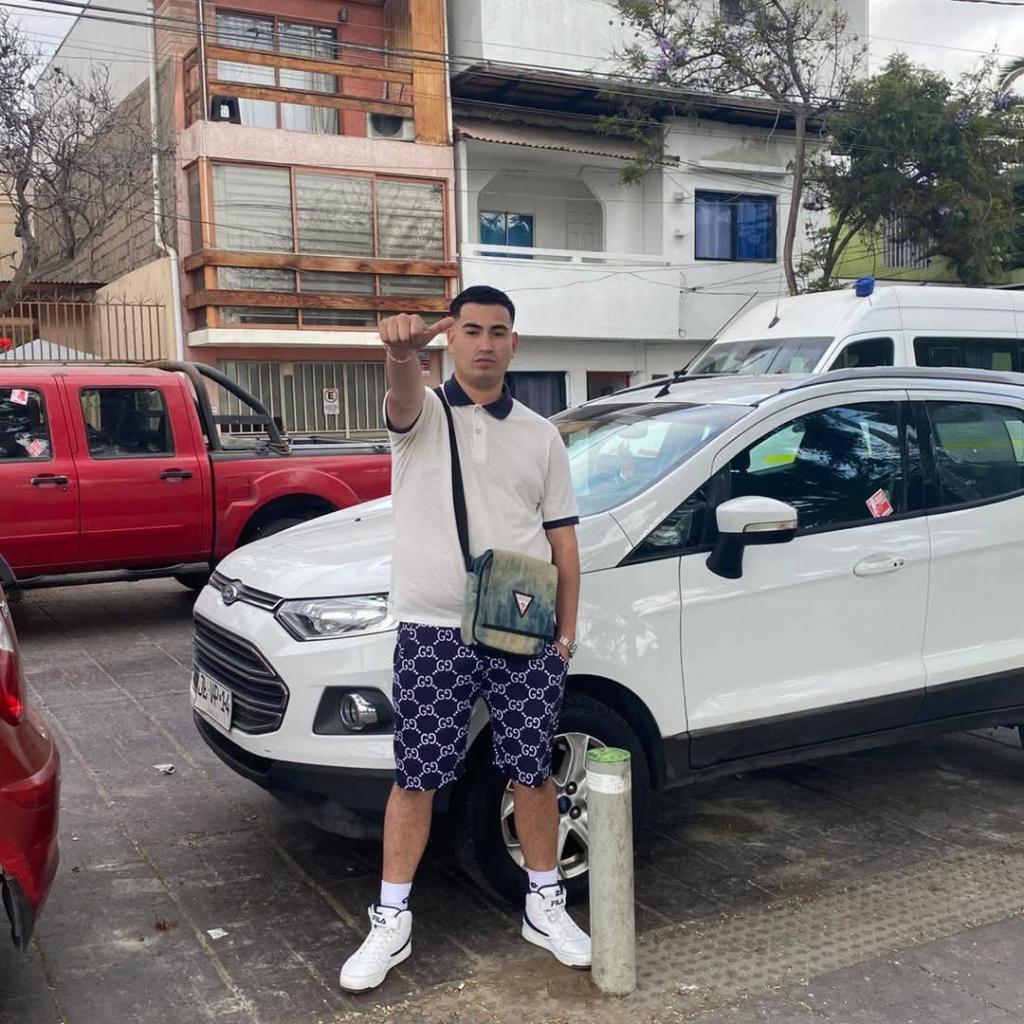 664054443: Chico busca chica en Granada