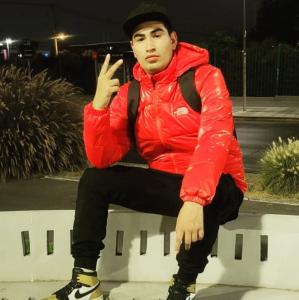 664054443: Chico busca chica en Granada