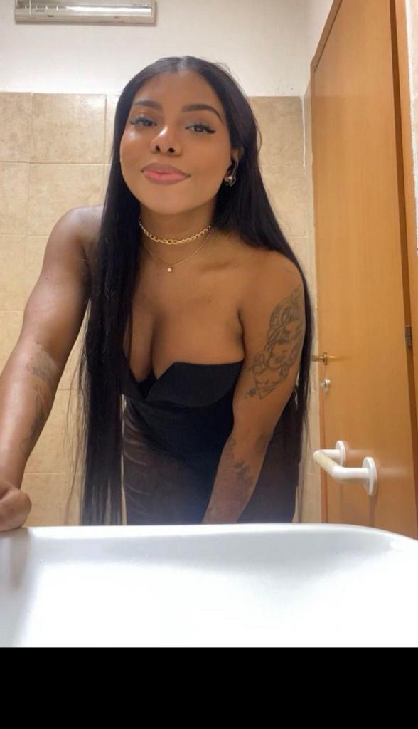 613830783: Chica busca chico en Gerona