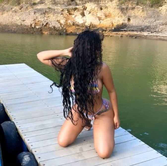 667590915: Chica busca chico en Barcelona