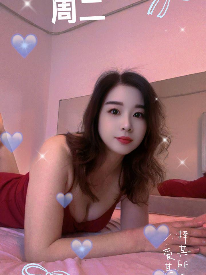 617271505: Chica busca chico en Sevilla