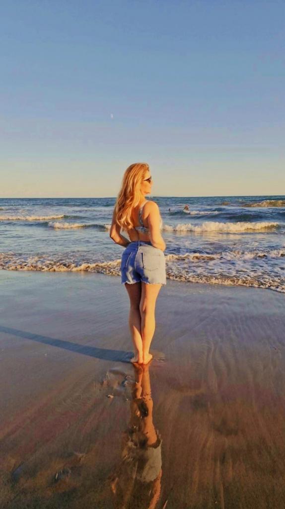 687563911: Chica busca chico en Ibiza