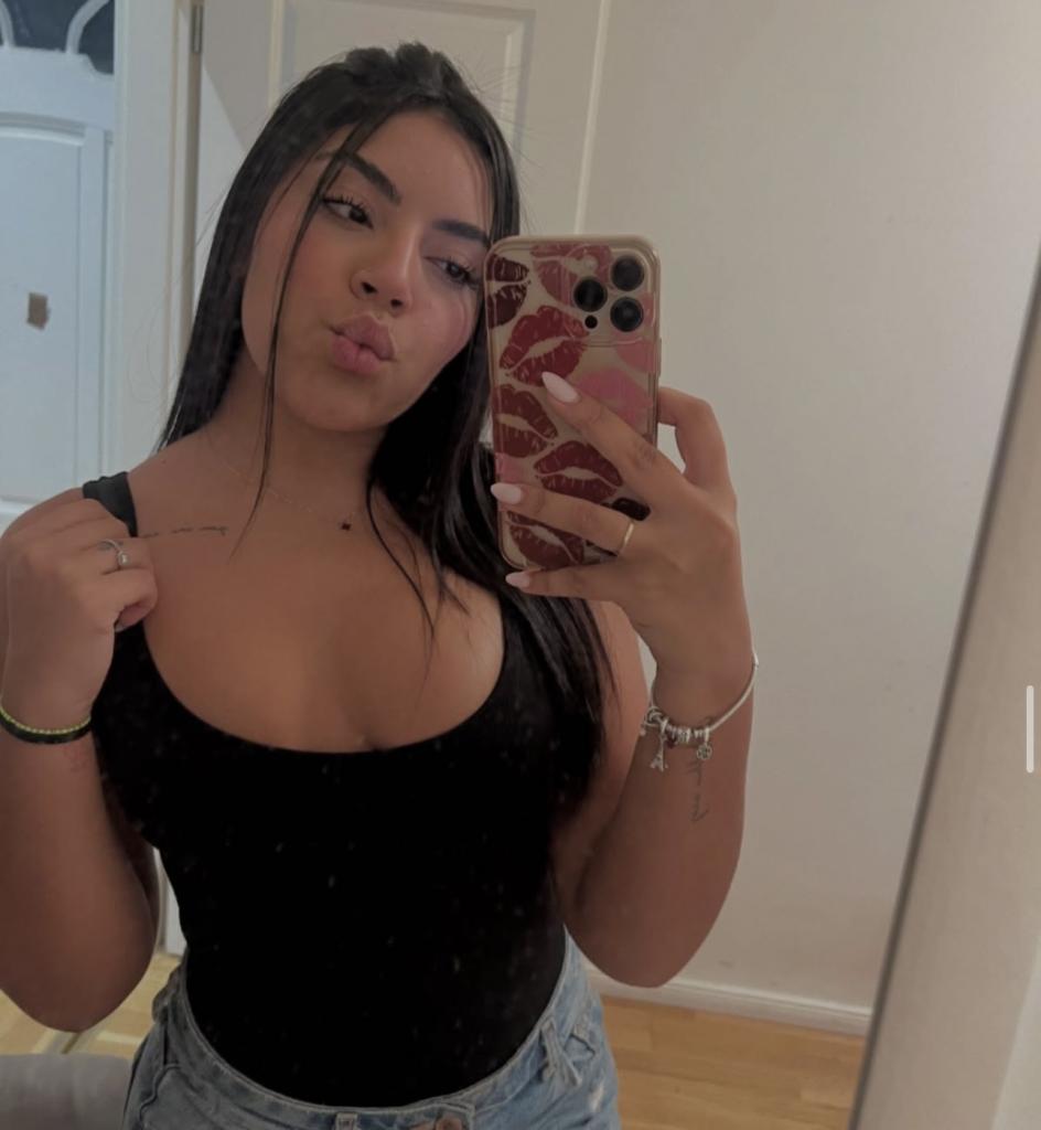 623114130: Chica busca chico en La Coruña