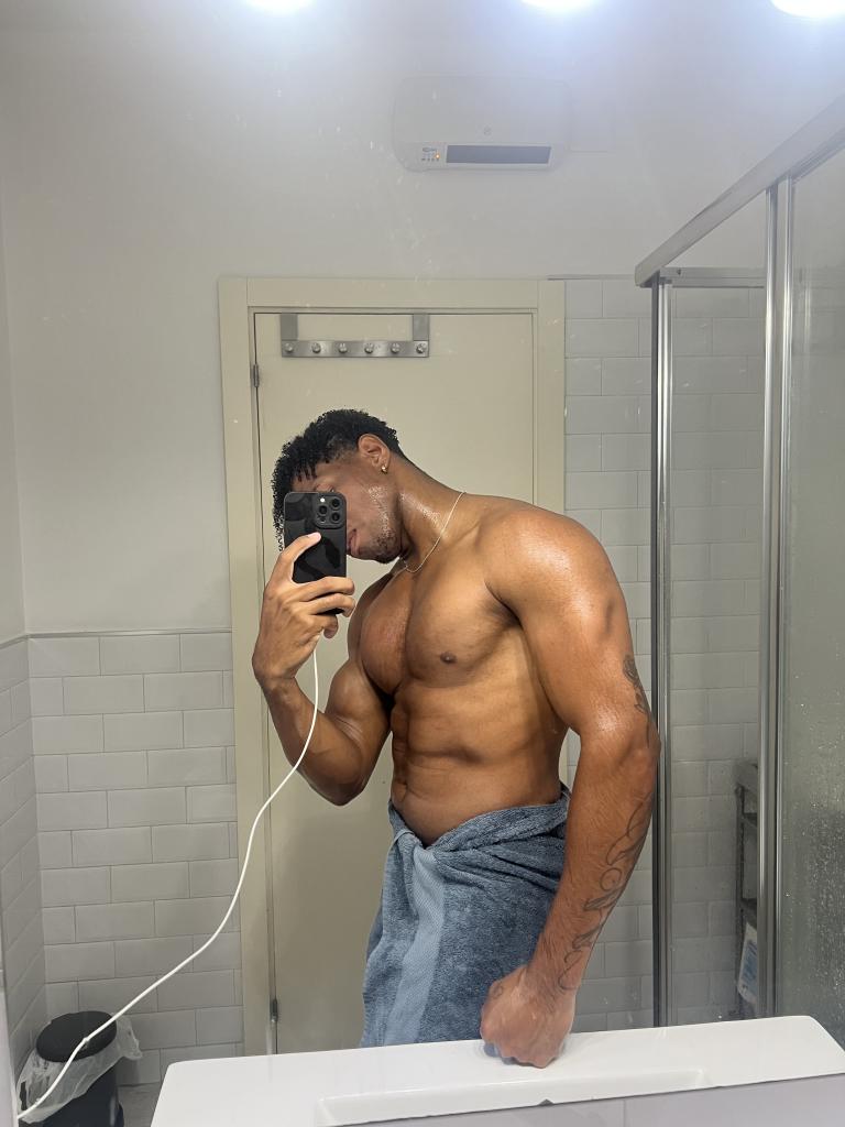 Chico busca chica en Sevilla: 