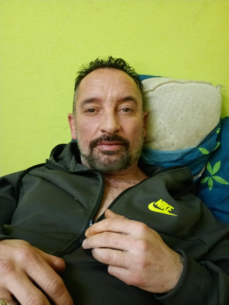 647067269: Chico busca chica en Cádiz