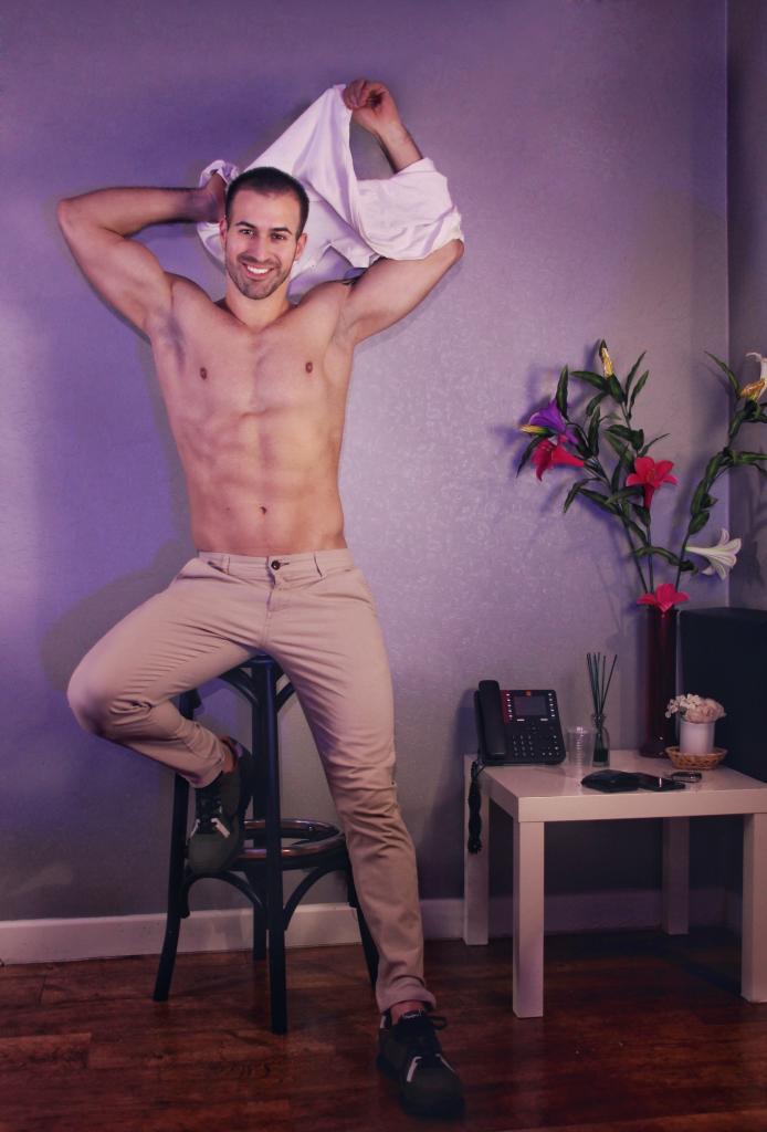 614907267: Chico busca chica en Cádiz