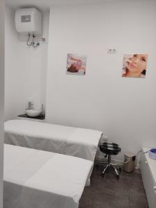 695782767: Chica busca chico en Barcelona