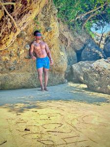 623557158: Chico busca chica en Barcelona