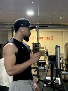 687356495: Chico busca chica en Barcelona