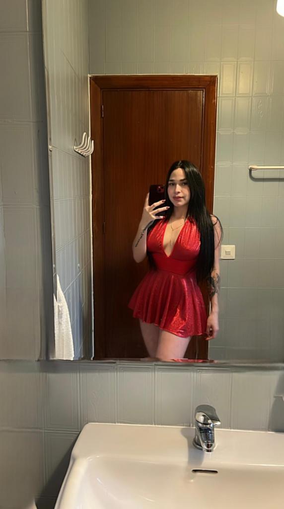 671134267: Chica busca chico en Sevilla