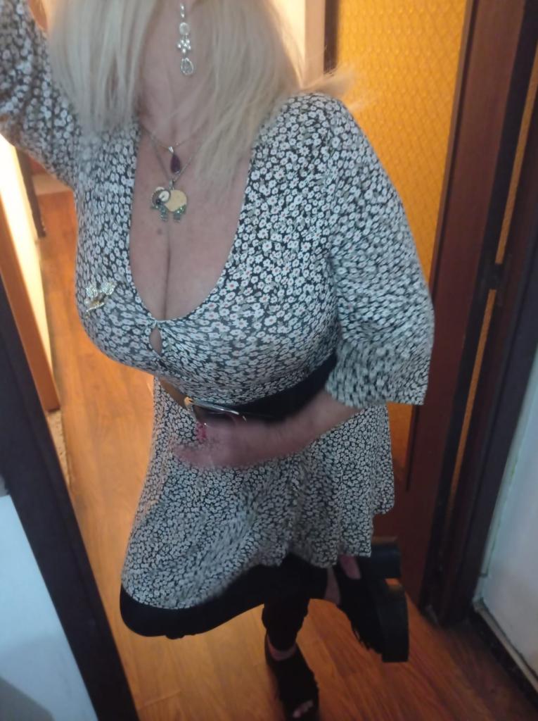 631938329: Chica busca chico en Barcelona