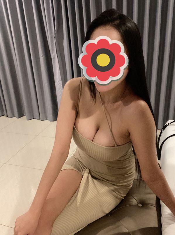 655986908: Chica busca chico en Barcelona
