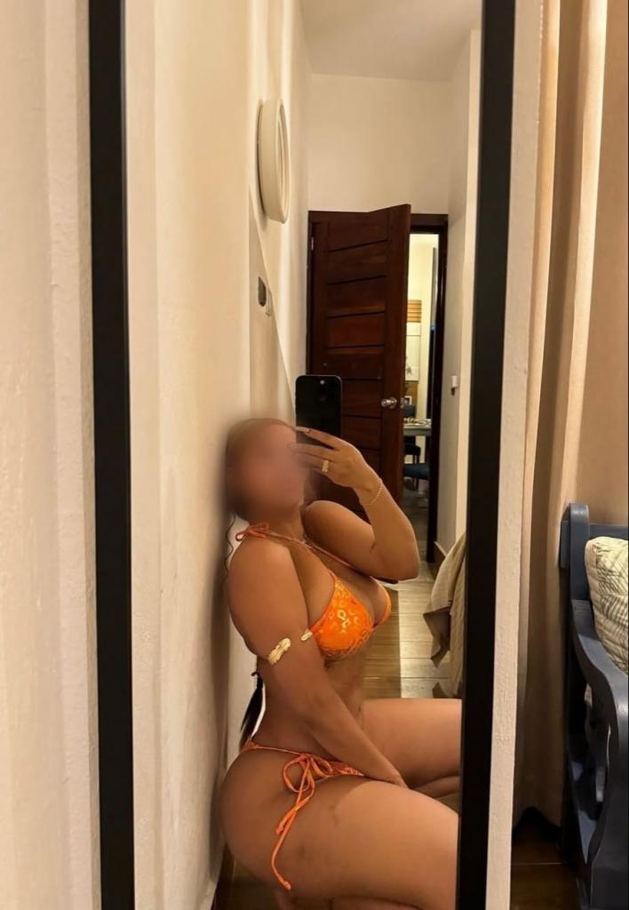 647020851: Chica busca chico en Barcelona
