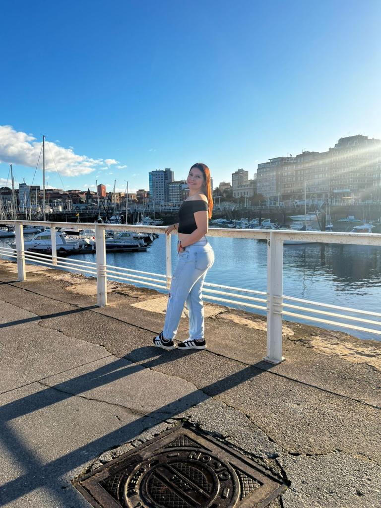 631251166: Chica busca chico en Pontevedra