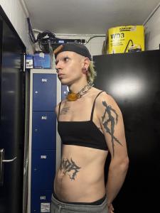 646379543: Chico busca chica en Barcelona