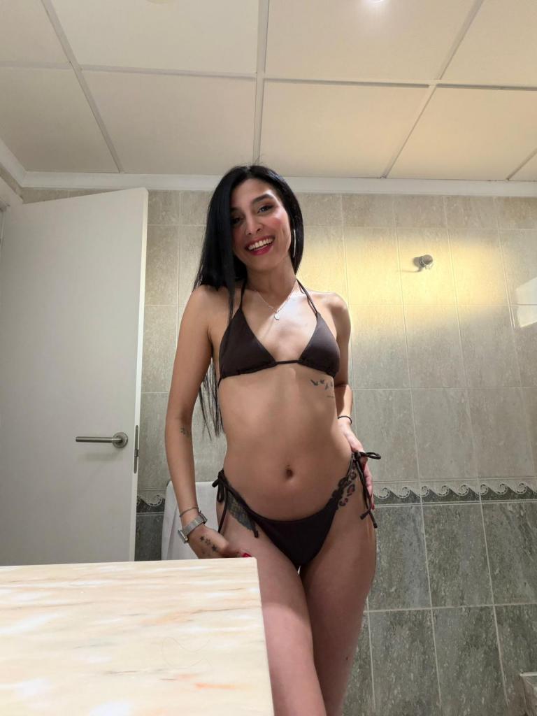607824577: Chica busca chico en Ibiza