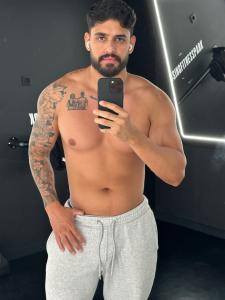 Chico busca chica en Sevilla: 