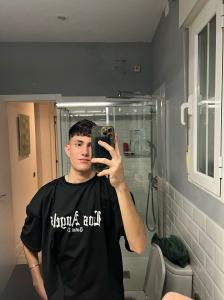 604385797: Chico busca chica en Madrid