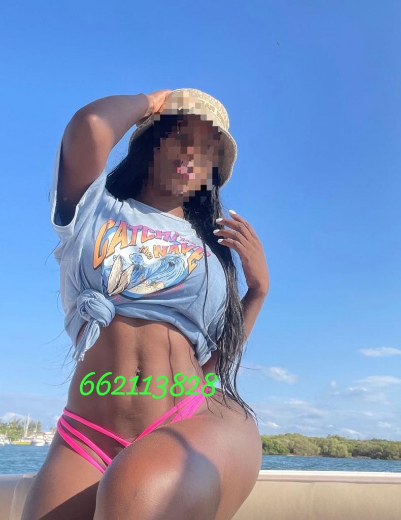 662113828: Chica busca chico en Sevilla