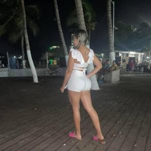 695499533: Chica busca chico en Madrid