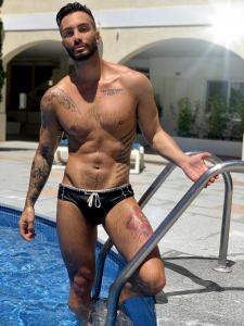 692988860: Chico busca chica en Barcelona