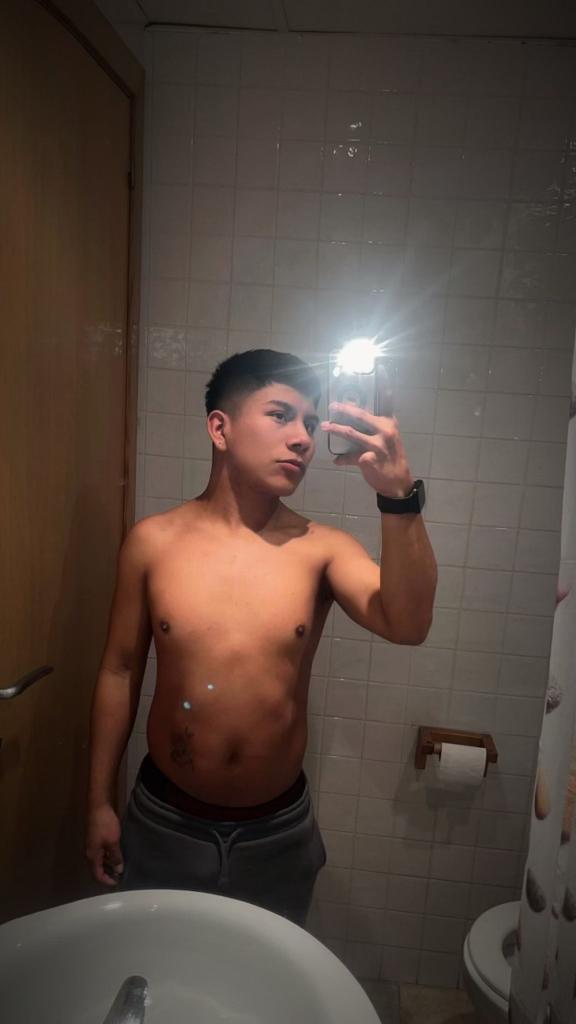 Chico busca chica en Sevilla: 