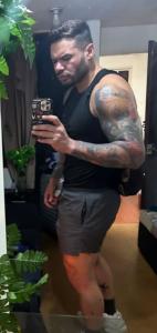 695317378: Chico busca chica en Barcelona