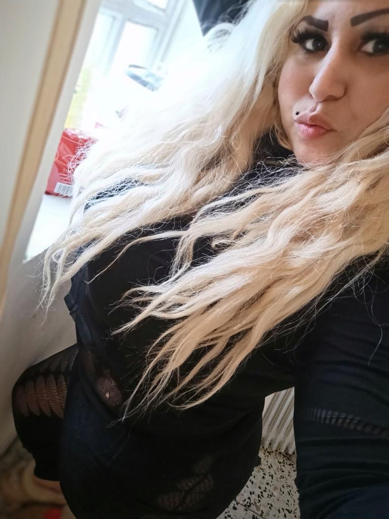 652316487: Chica busca chico en León