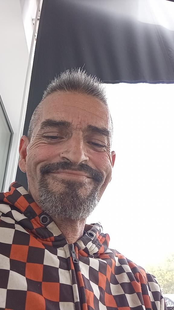 684715889: Chico busca chica en Valencia