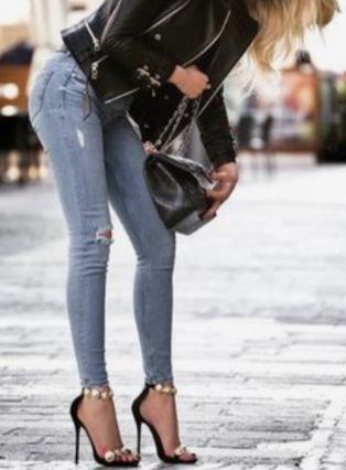 Chica busca chico en Huelva: 