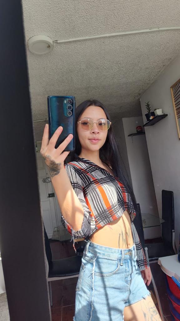 663403611: Chica busca chico en Granada