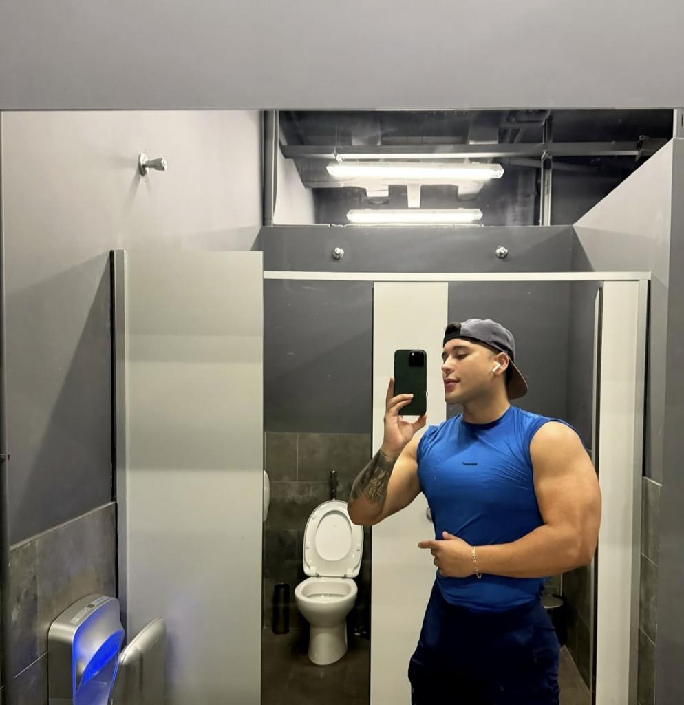 663780321: Chico busca chica en Málaga