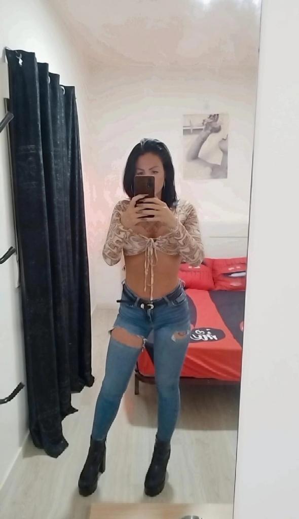 672144982: Chica busca chico en Barcelona