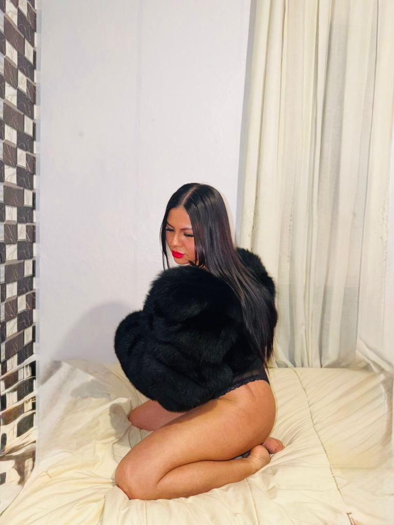 672144982: Chica busca chico en Barcelona