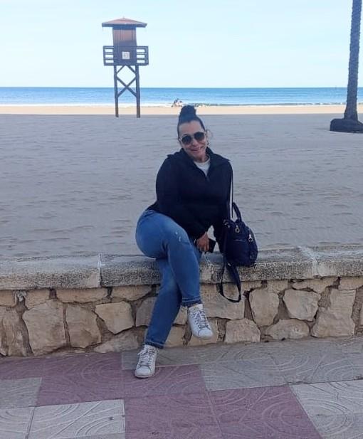 667605351: Chica busca chico en Valencia