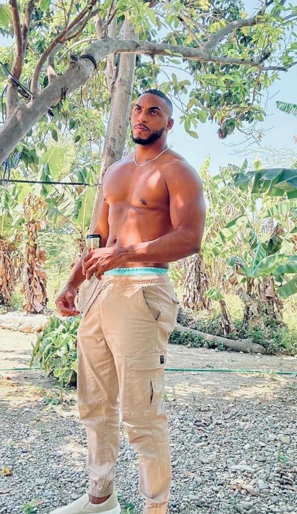 631036598: Chico busca chica en Barcelona