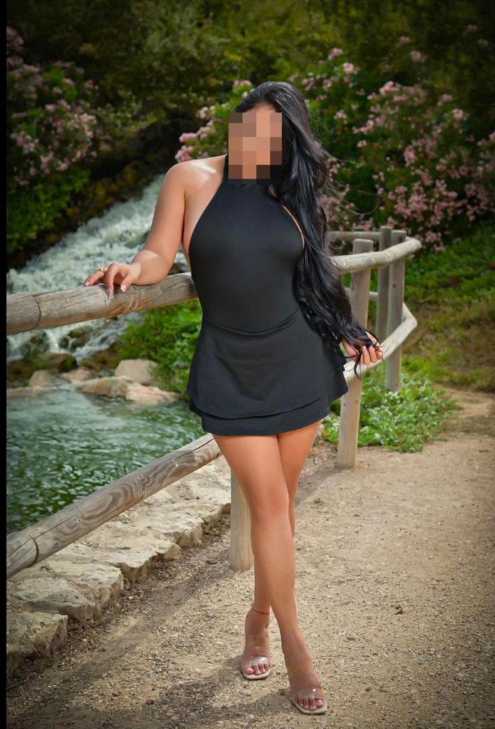 664645884: Chica busca chico en Sevilla