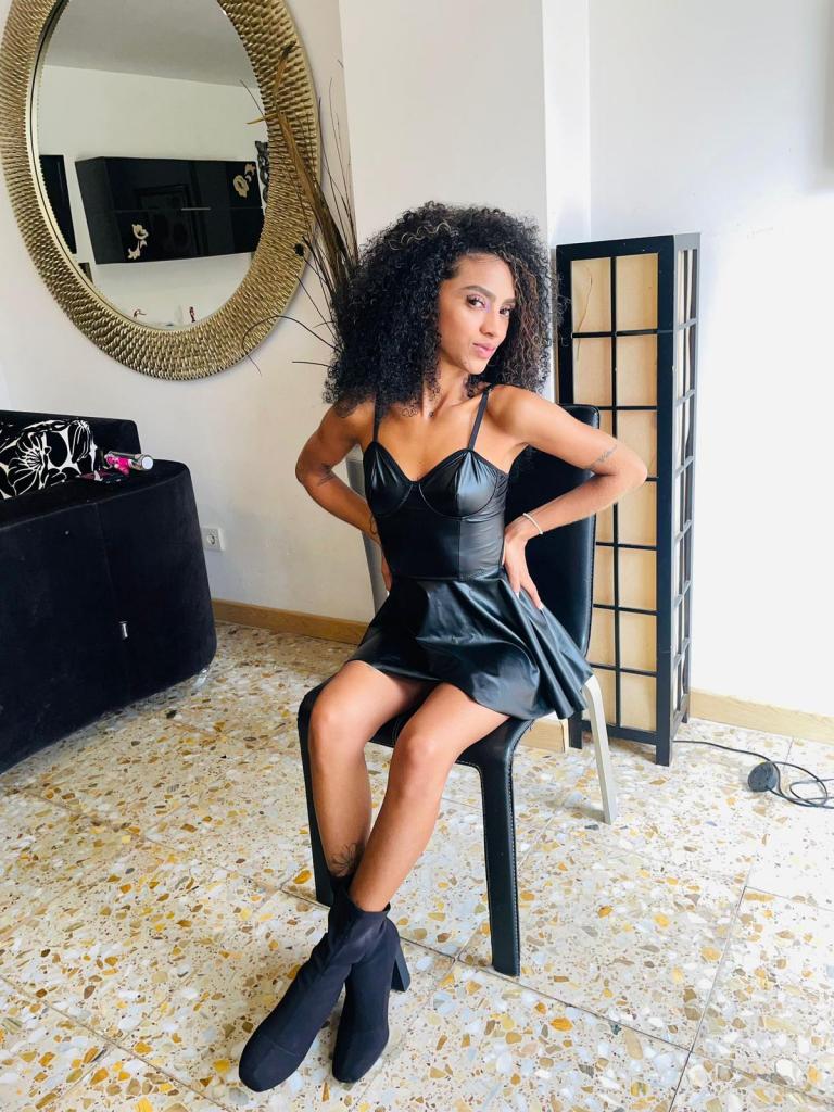 665083906: Chica busca chico en Málaga