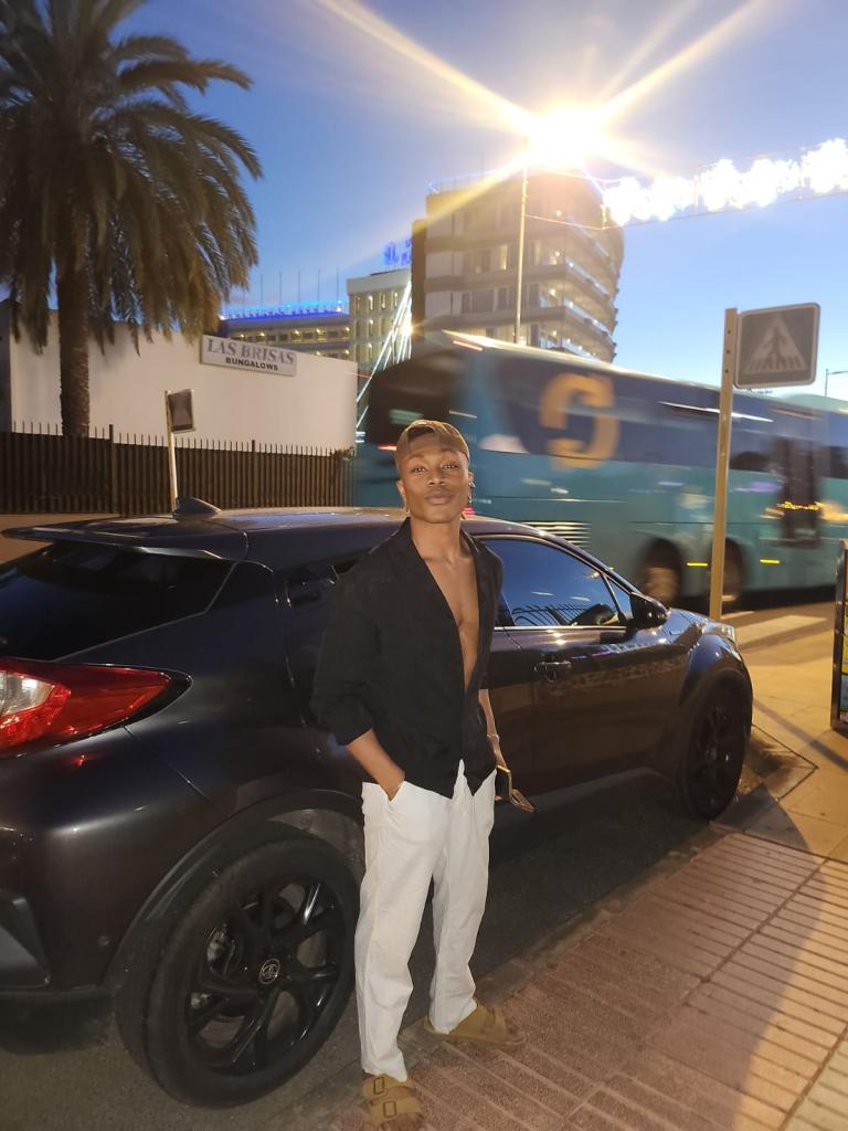 Chico busca chica en Las Palmas: 