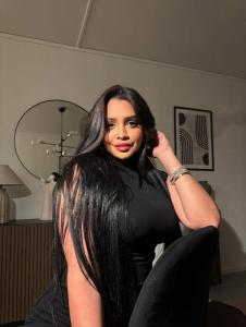 671134267: Chica busca chico en Sevilla