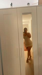 672859781: Chica busca chico en Barcelona