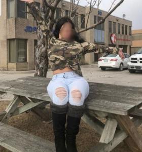 613567432: Chica busca chico en Gerona