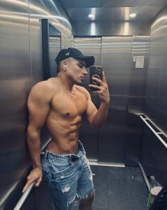 674504023: Chico busca chica en Barcelona