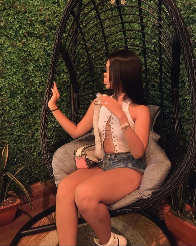 647637764: Chica busca chico en Cádiz