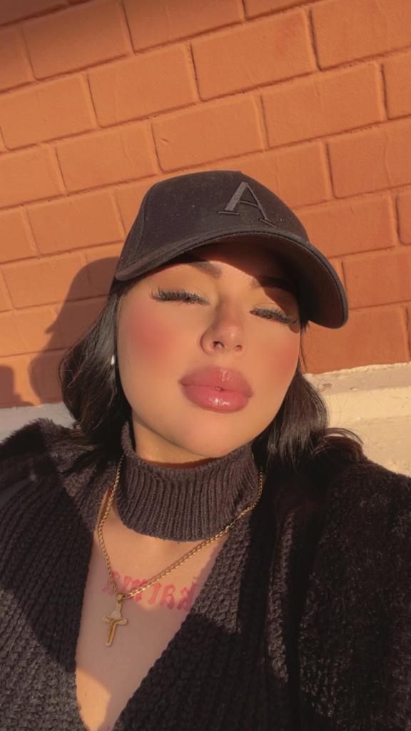 643109403: Chica busca chico en Barcelona