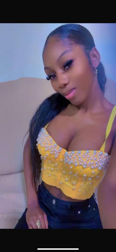 677793546: Chica busca chico en Sevilla