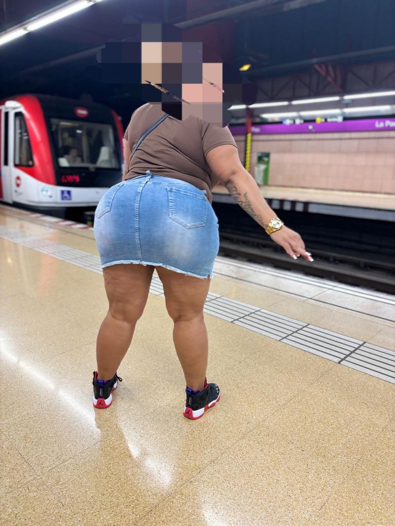 624507667: Chica busca chico en Gerona