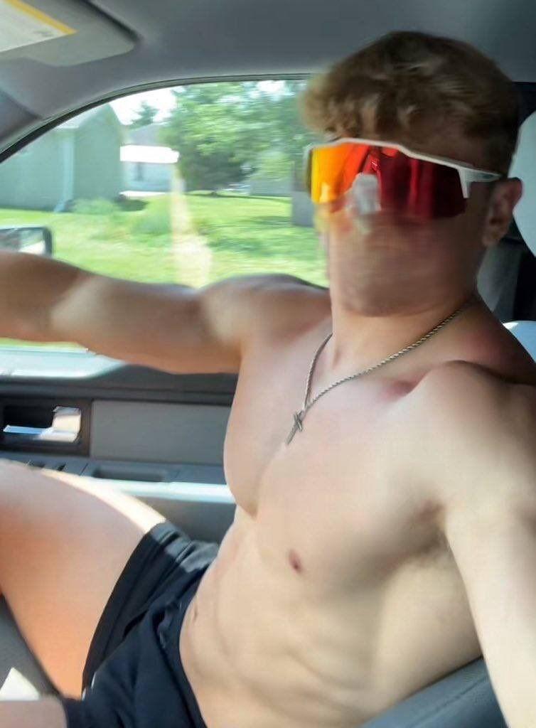 Chico busca chica en Sevilla: 